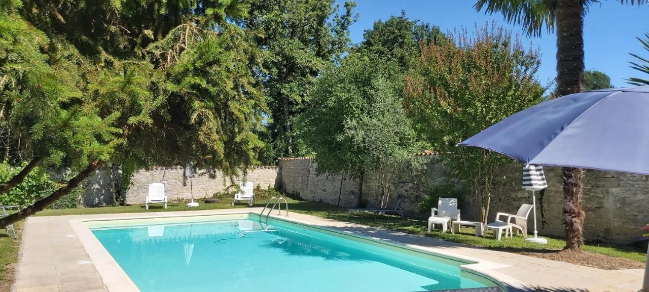 Logis Des Bessons Bed & Breakfast Migron ภายนอก รูปภาพ
