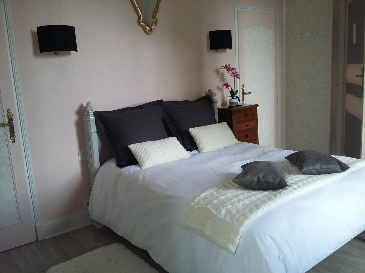 Logis Des Bessons Bed & Breakfast Migron ภายนอก รูปภาพ