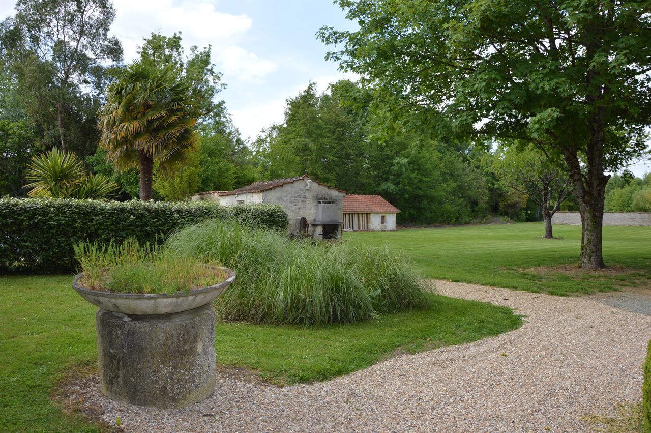 Logis Des Bessons Bed & Breakfast Migron ภายนอก รูปภาพ